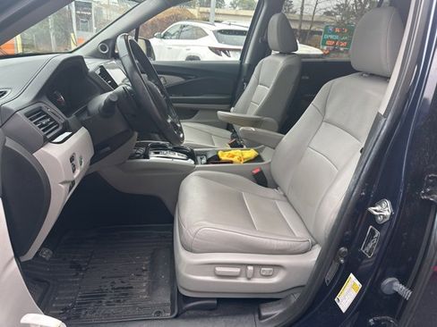 Used 2019 Honda Pilot Touring image 5