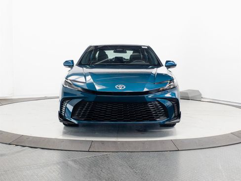 Used 2025 Toyota Camry SE FWD image 2