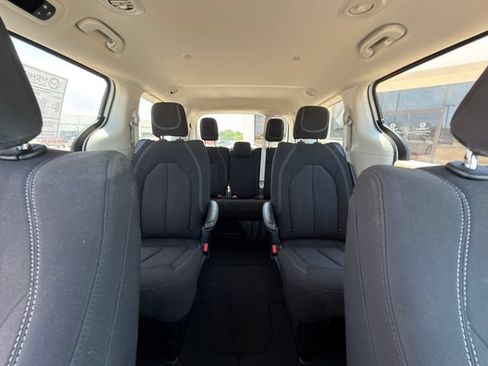 Used 2023 Chrysler Voyager LX FWD image 27
