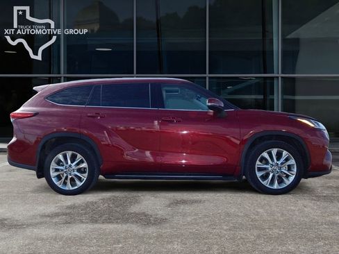 Used 2021 Toyota Highlander Limited image 2
