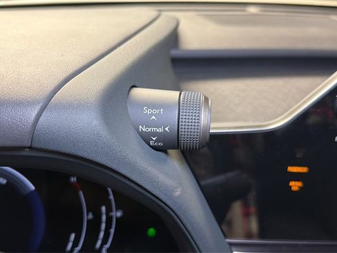 Used 2025 Lexus UX 300h AWD image 31