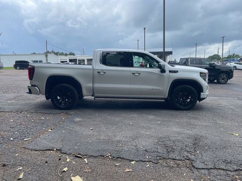 Used 2023 GMC Sierra 1500 Denali w/ Technology Package AWD/4WD image 6