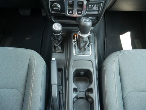 Used 2025 Jeep Wrangler Sport AWD/4WD image 21