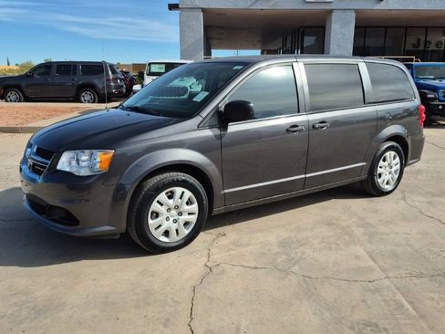 Used 2020 Dodge Grand Caravan SE w/ UConnect Hands-Free Group image 1