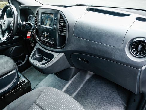 Used 2022 Mercedes-Benz Metris image 10