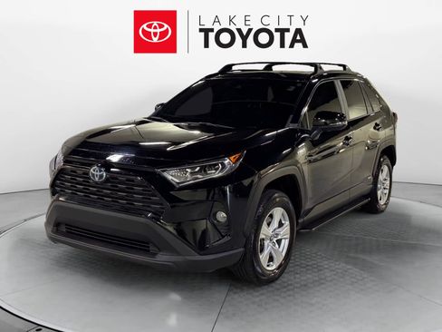 Used 2020 Toyota RAV4 XLE image 1