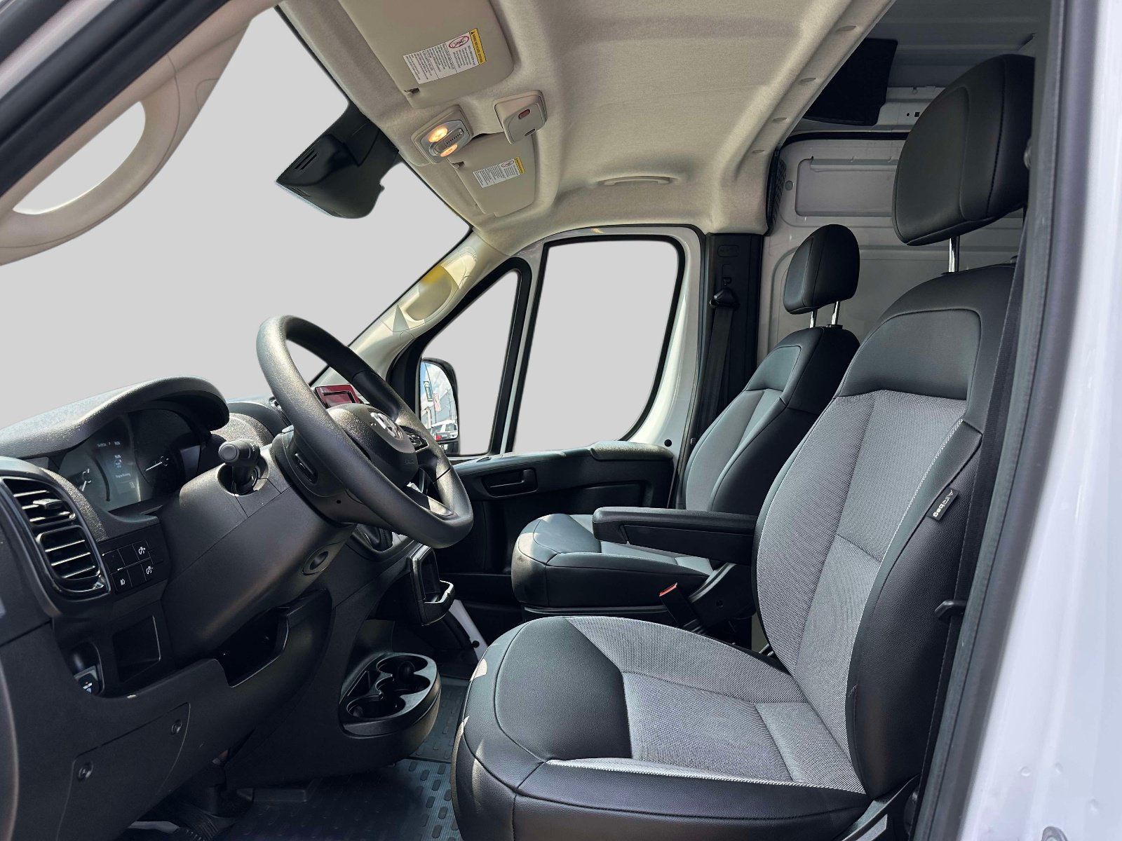 Used 2026 RAM ProMaster 2500 w/ Convenience Group FWD image 10