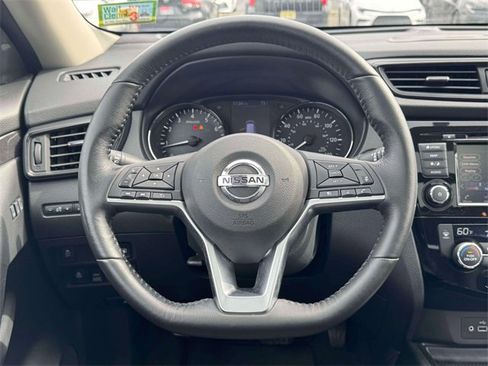 Used 2018 Nissan Rogue SV w/ Sun & Sound Touring Package image 13