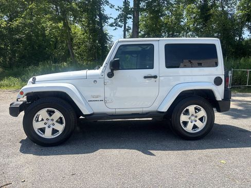 Used 2012 Jeep Wrangler Sahara w/ Connectivity Group AWD/4WD image 2