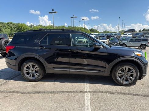 Used 2023 Ford Explorer XLT w/ Equipment Group 202A AWD/4WD image 8