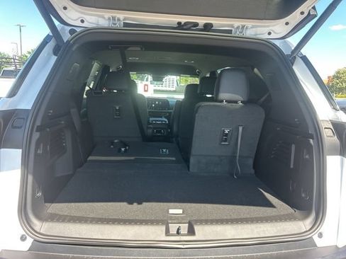 New 2026 Chevrolet Traverse LT w/ Midnight/Sport Edition FWD image 30