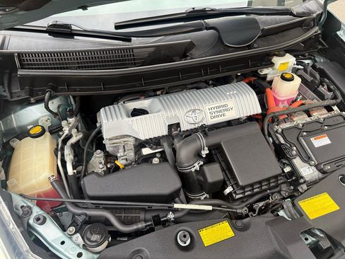 Used 2014 Toyota Prius V Five image 37