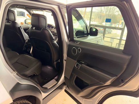Used 2019 Land Rover Range Rover Sport HSE image 17