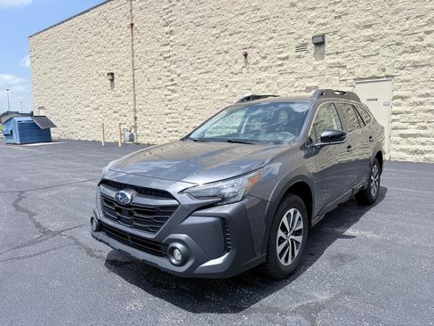 Used 2023 Subaru Outback Premium AWD/4WD image 1