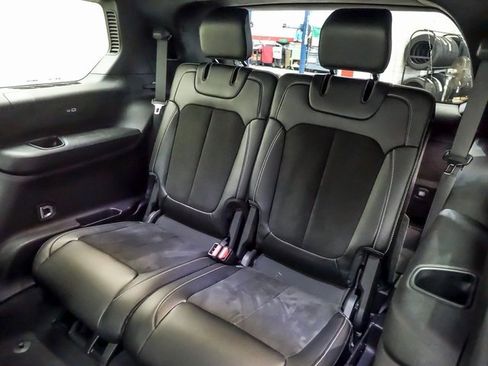 Used 2023 Jeep Grand Cherokee L Laredo image 13