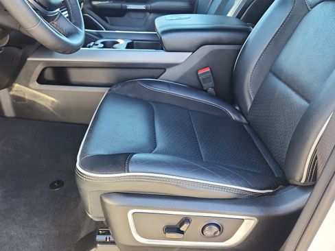 Used 2025 RAM 1500 Laramie image 10