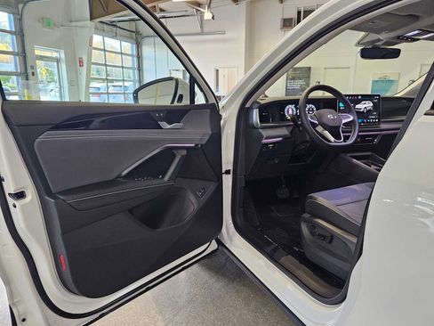 New 2026 Volkswagen Tiguan SE image 19