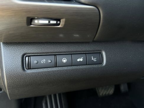 Used 2024 Nissan Pathfinder Platinum image 20