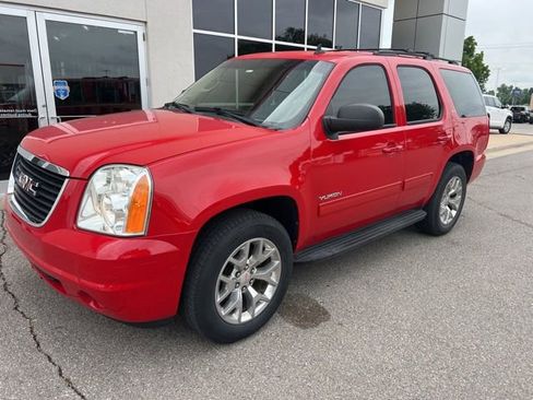 Used 2013 GMC Yukon SLT w/ Suspension Package, Autoride AWD/4WD image 1