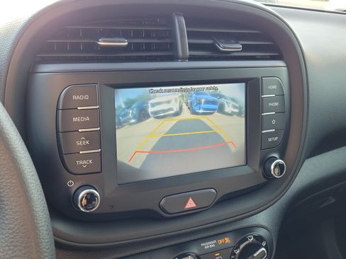 Used 2020 Kia Soul S FWD image 32