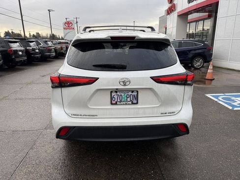 Certified 2023 Toyota Highlander XLE image 4