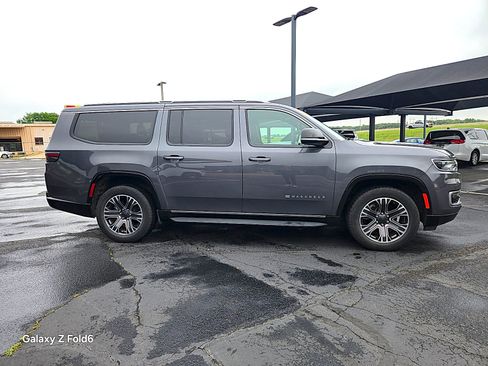 Used 2023 Jeep Wagoneer L Series II RWD image 5
