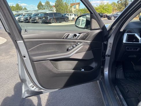 Used 2024 BMW X7 xDrive40i w/ Premium Package image 9