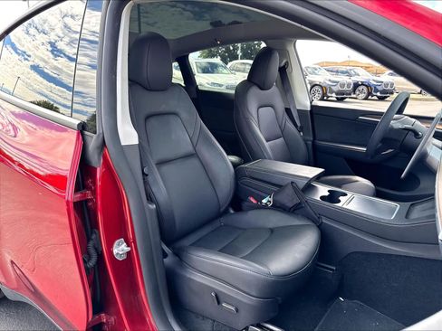 Used 2024 Tesla Model Y 2WD image 28