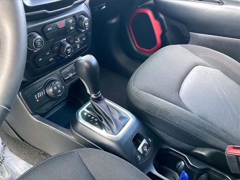 Used 2023 Jeep Renegade Trailhawk image 19