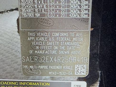 Used 2024 Land Rover Discovery S AWD/4WD image 26