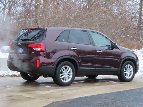Used 2014 Kia Sorento LX image 3
