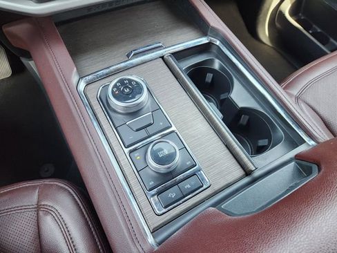 Used 2024 Ford Expedition Limited image 19