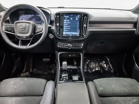 Used 2023 Volvo XC40 B5 Plus AWD/4WD image 21