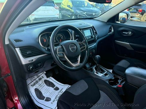 Used 2017 Jeep Cherokee Sport image 18