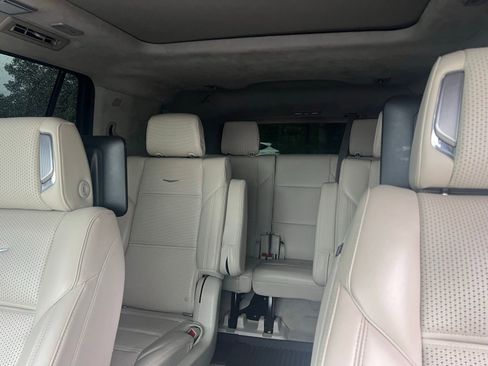 Used 2022 Cadillac Escalade Sport Platinum w/ LPO, ONYX Package AWD/4WD image 38