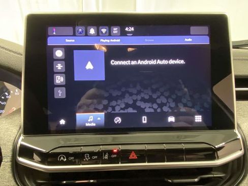 Used 2024 Jeep Compass Latitude image 14