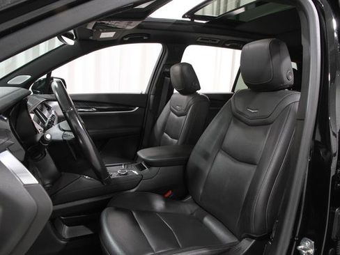 Certified 2022 Cadillac XT6 Premium Luxury image 5