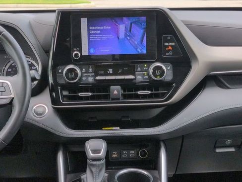 Used 2023 Toyota Highlander XLE FWD image 18