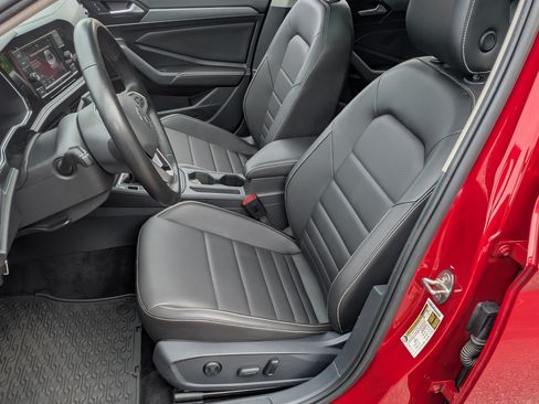Used 2022 Volkswagen Jetta SE w/ Panoramic Sunroof Package FWD image 17