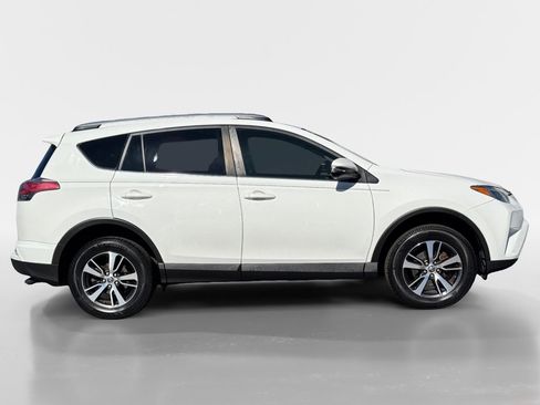 Used 2018 Toyota RAV4 XLE image 7