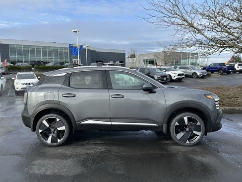 New 2025 Nissan Kicks SR w/ Illumination Package AWD/4WD image 4
