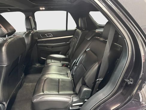 Used 2019 Ford Explorer XLT w/ Equipment Group 202A AWD/4WD image 10