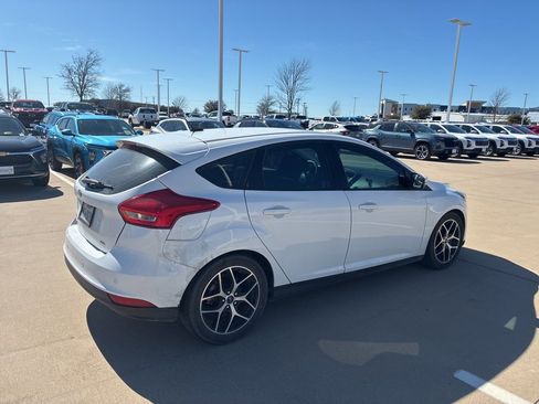 Used 2017 Ford Focus SEL image 4