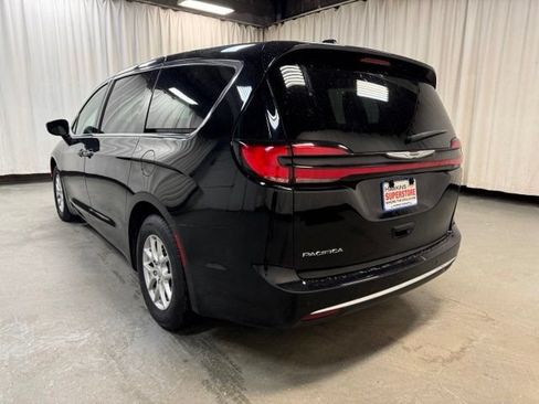 Used 2025 Chrysler Pacifica Select FWD image 8