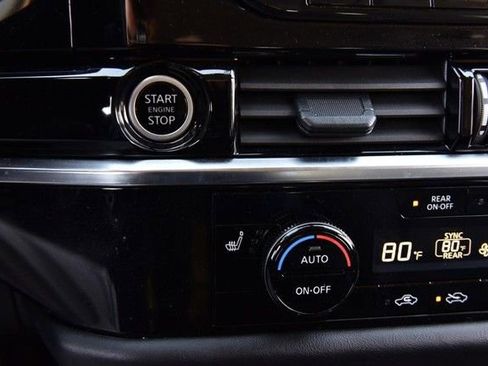 Certified 2024 Nissan Pathfinder SL image 18