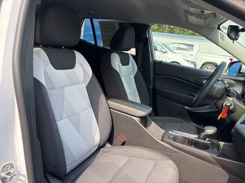 Used 2024 Chevrolet Trax LS w/ LS Convenience Package image 16