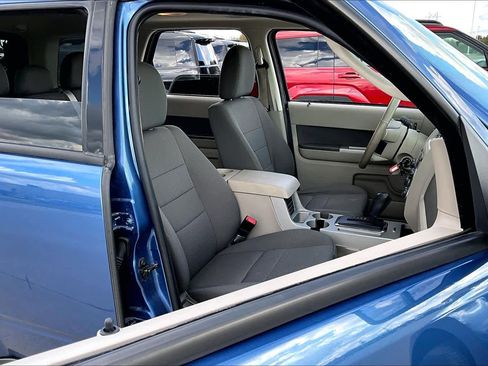 Used 2010 Ford Escape XLT image 8