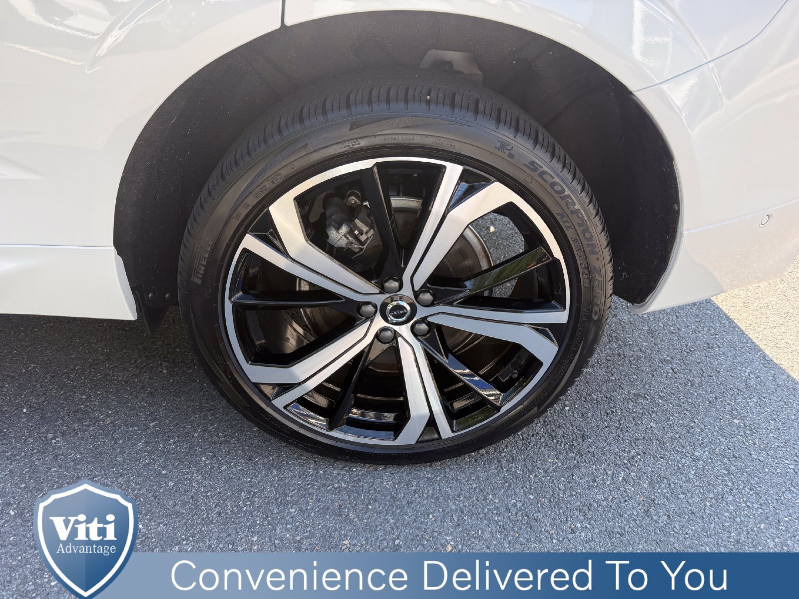 Used 2024 Volvo XC60 T8 Ultimate AWD/4WD image 13