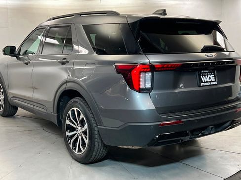 Used 2025 Ford Explorer ST-Line AWD/4WD image 3
