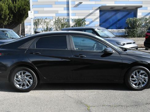 Used 2024 Hyundai Elantra SEL image 9